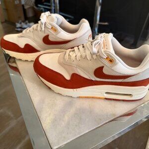 Nike Women's Air Max Rugged Orange/Salt - Like New, Worn Once size 7.5